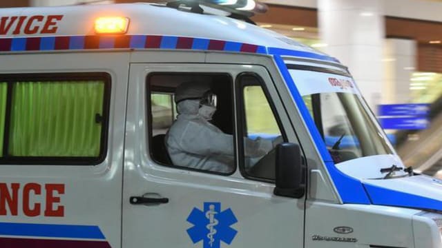 救护车撞印度朝圣七信徒 造成两女身亡