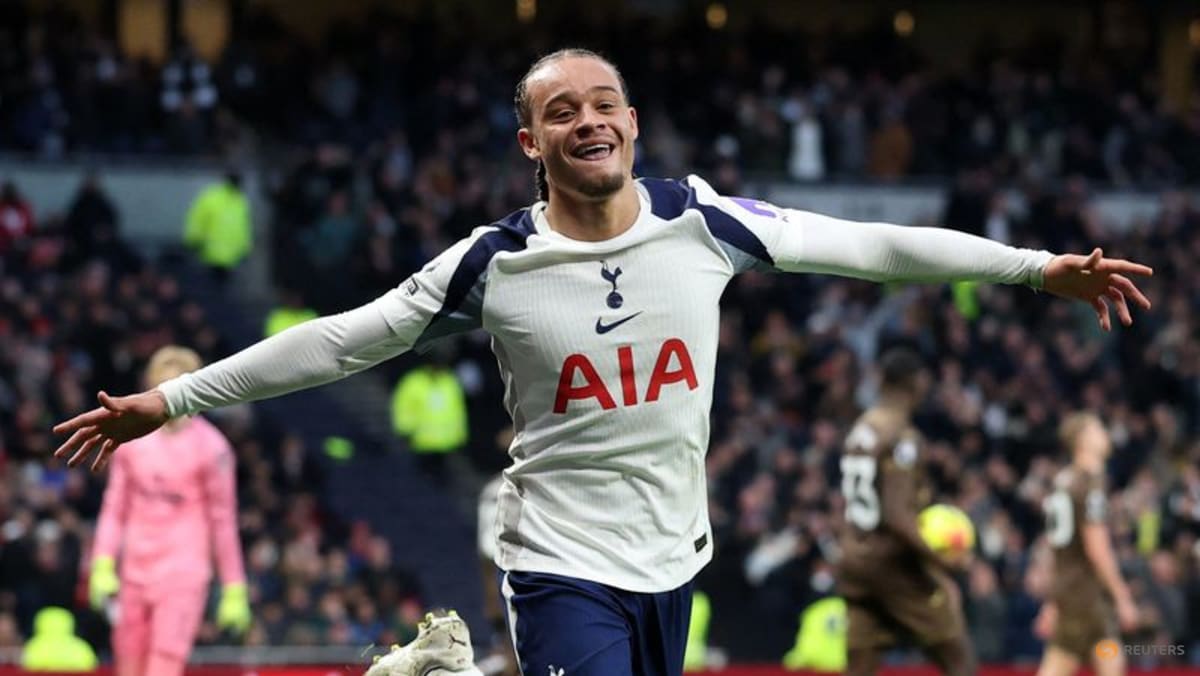 Simons gives Tottenham home cheer as Frank says players finally on same page