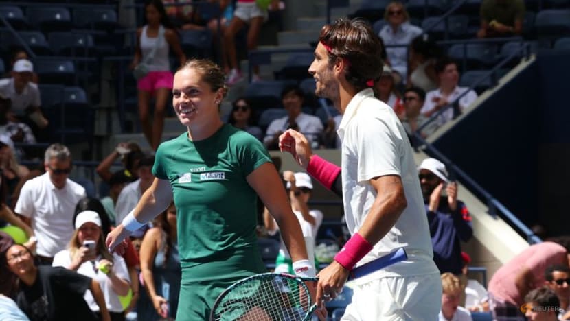 Defending champions trump singles stars in early US Open mixed doubles