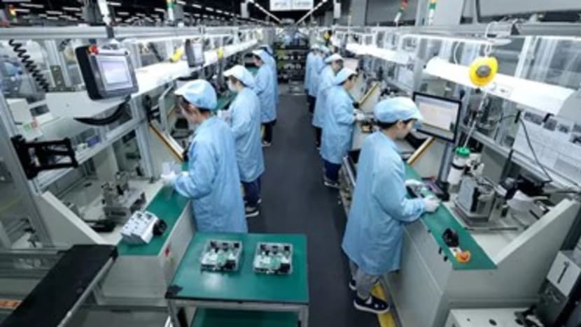 Aktivitas pabrik China anjlok tajam akibat tarif Trump