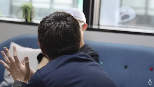 少年误交损友被警搜出丧尸烟弹 入康复中心彻底改变人生