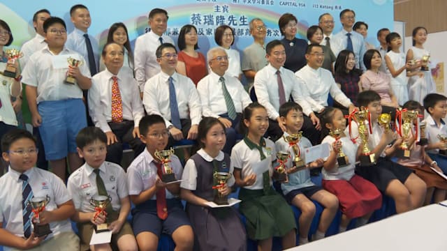 今年全国小学华语讲故事比赛 孺廊小学林恩希获冠军