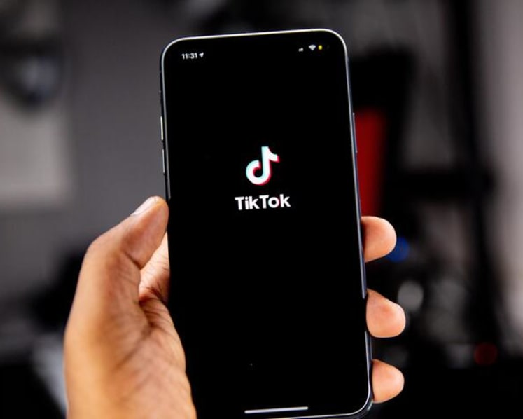 TikTok rolls out photo slideshow feature to rival Instagram