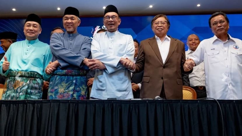 NOTA DARI KL: Tsunami Melayu dan kerapuhan Kerajaan Perpaduan Malaysia