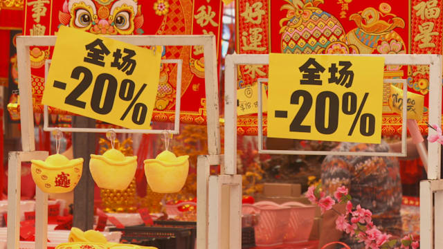 人潮少三成 邻里年货市场热不起来