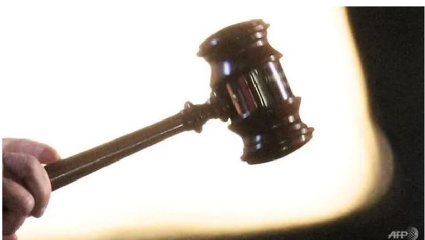 2 lelaki didakwa gelapkan S$600,000 bagi perniagaan sendiri