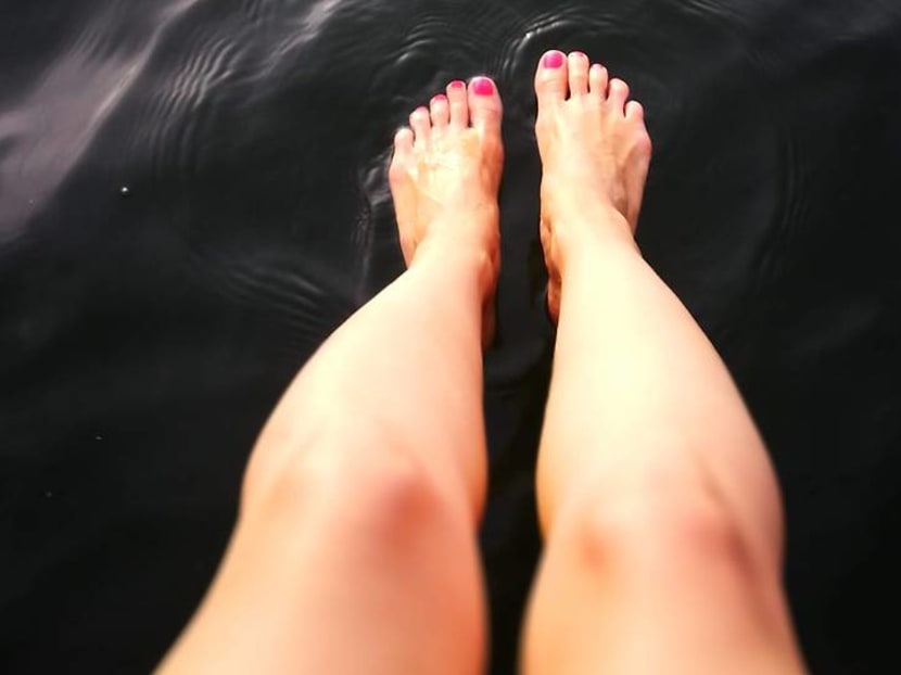 What causes water retention and how to deal with swollen ankles and fingers