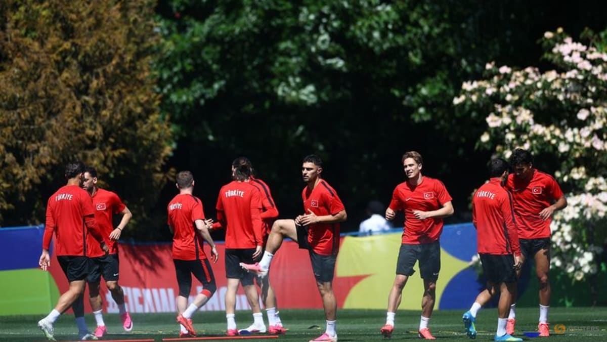 Turkey and Paraguay face off with little room for error after humbling defeats