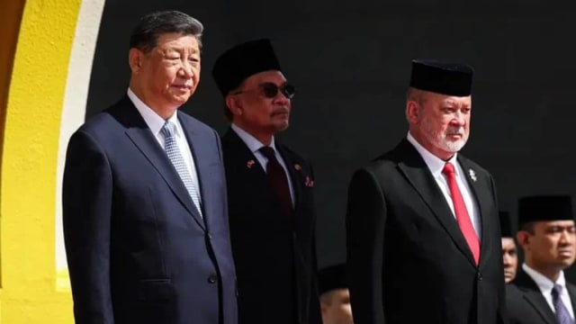 马国鸣放21响礼炮迎接中国国家主席习近平到访