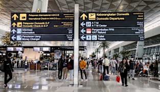 'Sharing the pain': Saat harga tiket pesawat melambung tinggi, siapa paling terbebani?