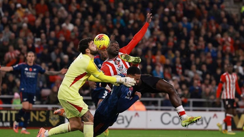 Sunderland halt Arsenal's winning run with last-gasp 2-2 draw