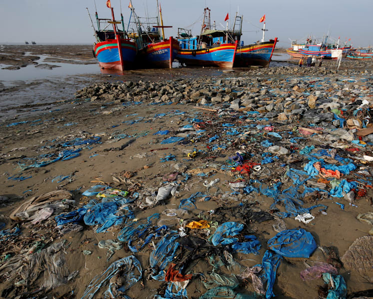 As businesses join anti-straw bandwagon, consumers call for more sustainable solutions