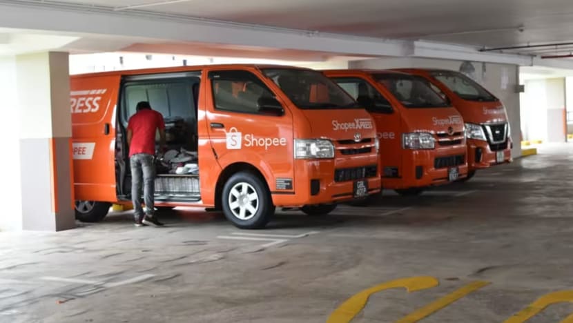 Syarikat penghantaran boleh tempah lot di lebih 50 tempat letak kereta HDB sebagai 'hab kurier' Syarikat penghantaran boleh tempah lot di lebih 50 tempat letak kereta HDB sebagai 'hab kurier'