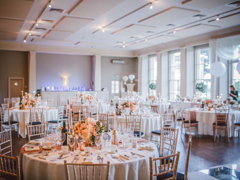 Wedding receptions will no longer be allowed, the authorities announced on May 14, 2021. However, solemnisations may continue for up to 100 participants with pre-event testing, and 50 without pre-event testing. Wedding receptions will no longer be allowed, the authorities announced on May 14, 2021. However, solemnisations may continue for up to 100 participants with pre-event testing, and 50 without pre-event testing.