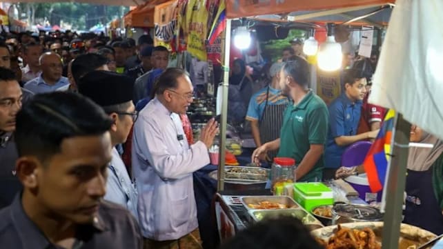 NOTA DARI KL: Dari Urusan Bazar Ke Politik Identiti