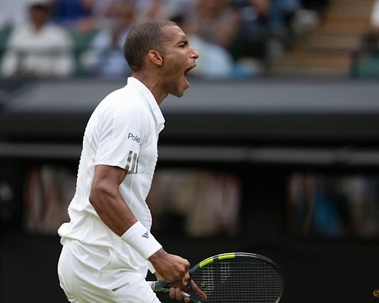 Auger-Aliassime labels injury rule a disgrace after stormy win