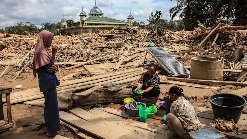 Update banjir Sumatra: Korban jiwa tembus empat digit, banjir bandang susulan terjang Padang