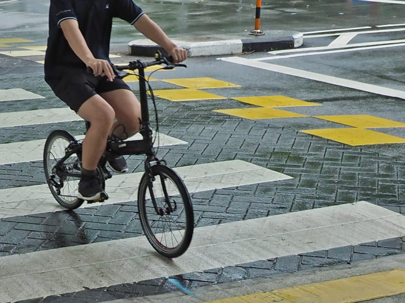 Dangerous for novice and young cyclists to share roads with motorists Dangerous for novice and young cyclists to share roads with motorists