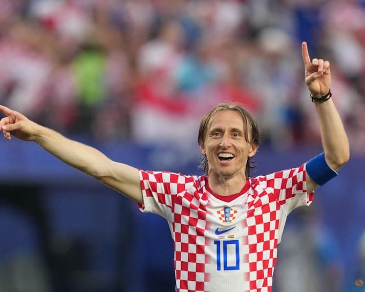 Croatia coach hits back at doubters, lauds evergreen Modric