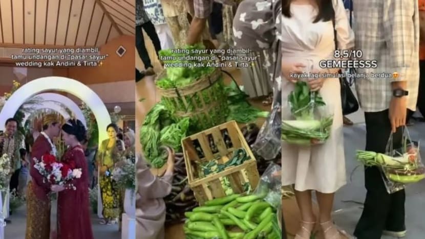 Tetamu majlis di Indonesia seronok bawa pulang sayur segar sebagai 'berkat kahwin' Tetamu majlis di Indonesia seronok bawa pulang sayur segar sebagai 'berkat kahwin'