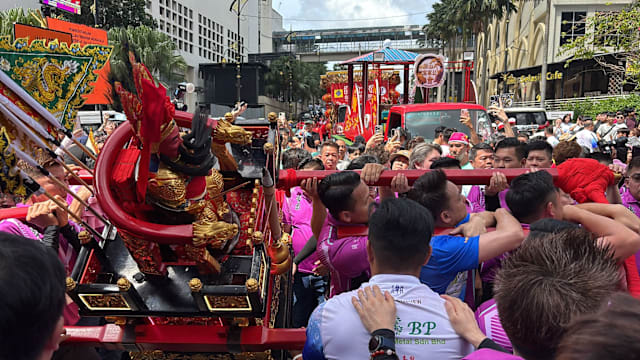 【直播】柔佛古庙出銮日 五尊神明起驾！