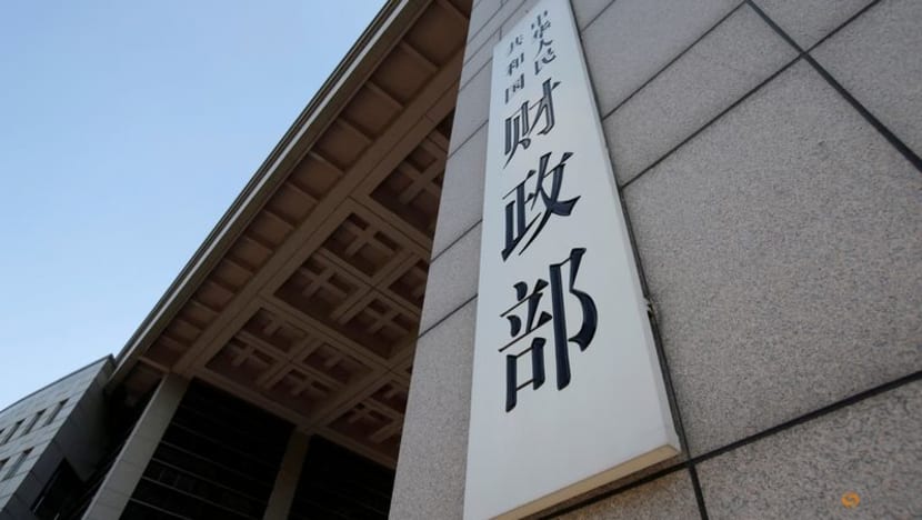 China orders pay cap at state-owned financial firms, sources say China orders pay cap at state-owned financial firms, sources say
