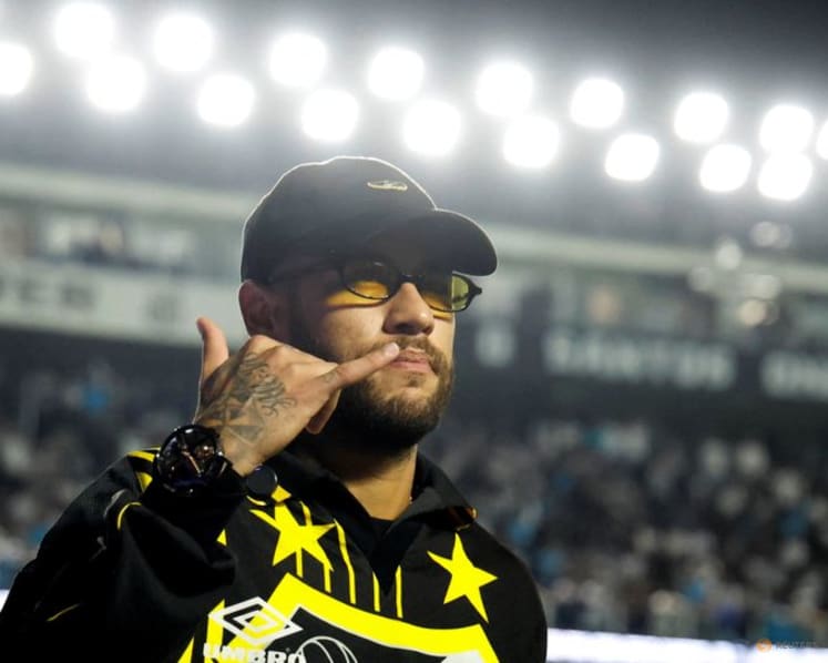Coutinho reunites with former Brazil teammate Neymar at Santos