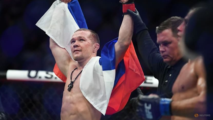 Yan beats Dvalishvili on points to claim UFC bantamweight title