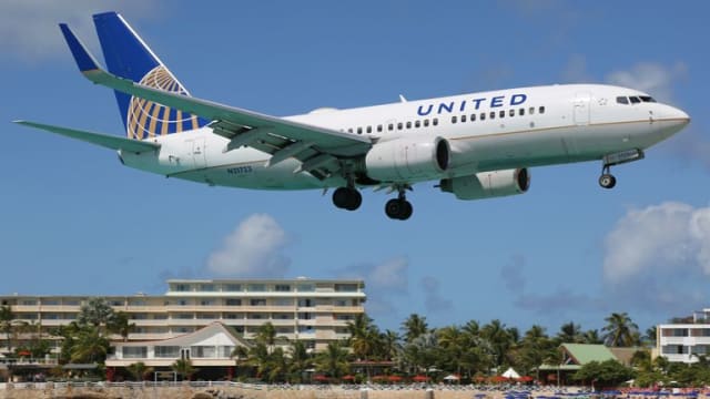 联合航空一客机起落架轮舱内发现尸体