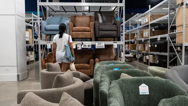 特朗普延迟一年对进口家具加征关税