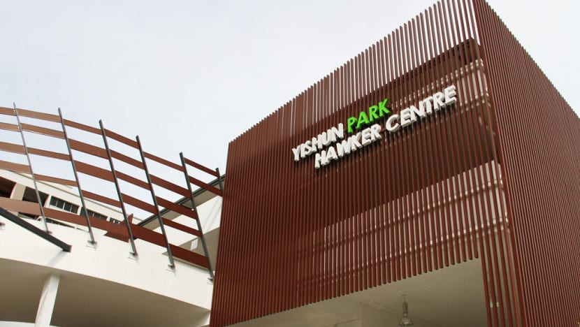 Youths steal S$1,064 from Yishun curry puff stall, pose as policemen