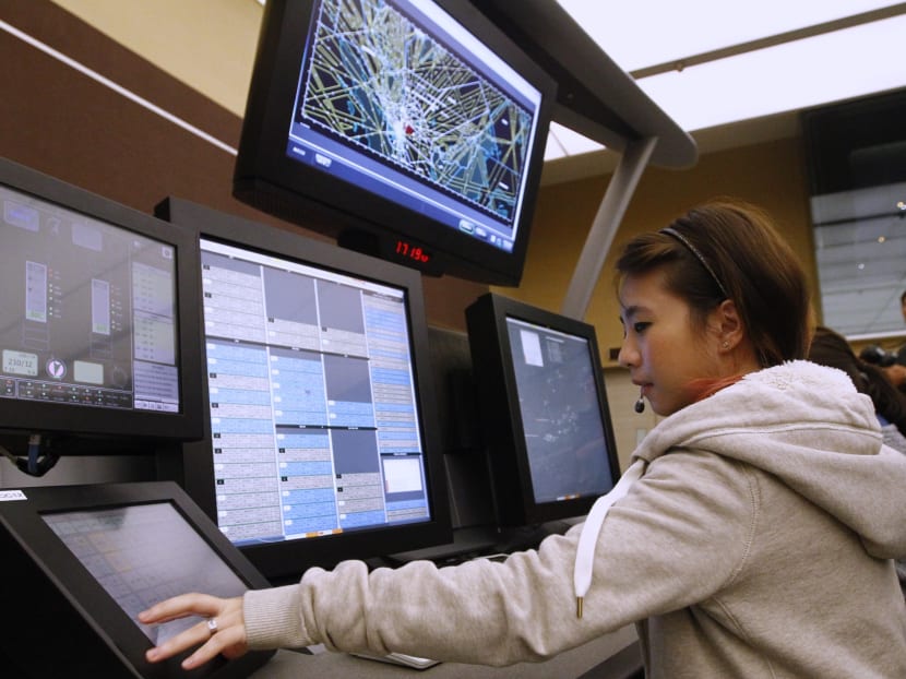 New air traffic control system tracks more planes and farther