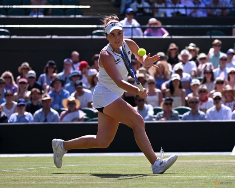 Noskova downs Mertens to reach first Grand Slam semi-final