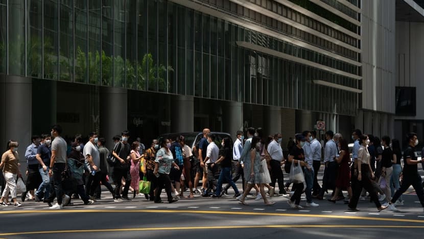  MOM to use points-based system from Sept 2023 for approving Employment Passes for foreign professionals 