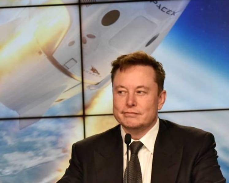 Commentary: Elon Musk gambles big on bitcoin to keep Tesla going strong
