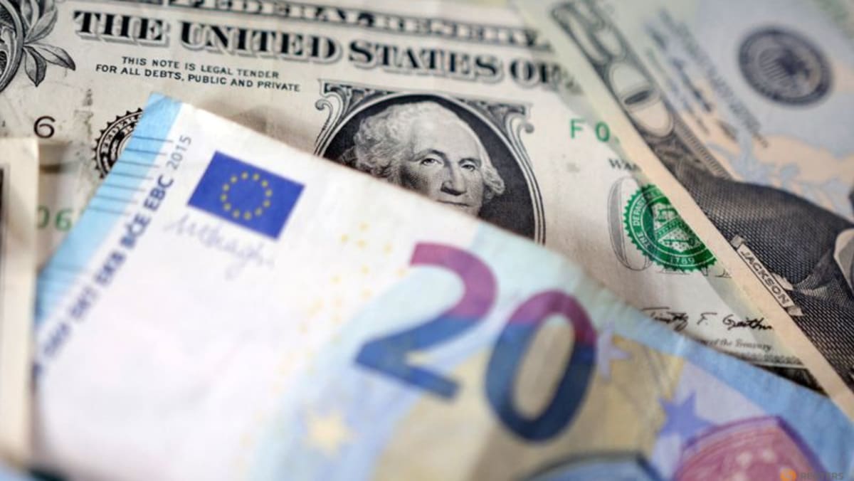 Euro rises, dollar recovers as Trump gives more time for EU deal Euro rises, dollar recovers as Trump gives more time for EU deal