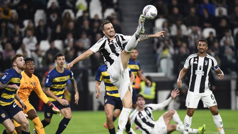 Juventus lose ground in title race after 2-2 draw with Parma