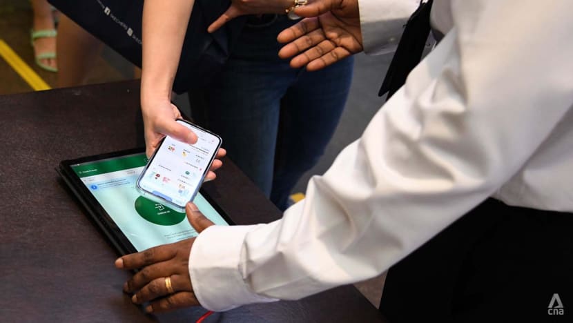 Brief queues but mostly smooth sailing as malls enforce vaccination-differentiated entry measures Brief queues but mostly smooth sailing as malls enforce vaccination-differentiated entry measures