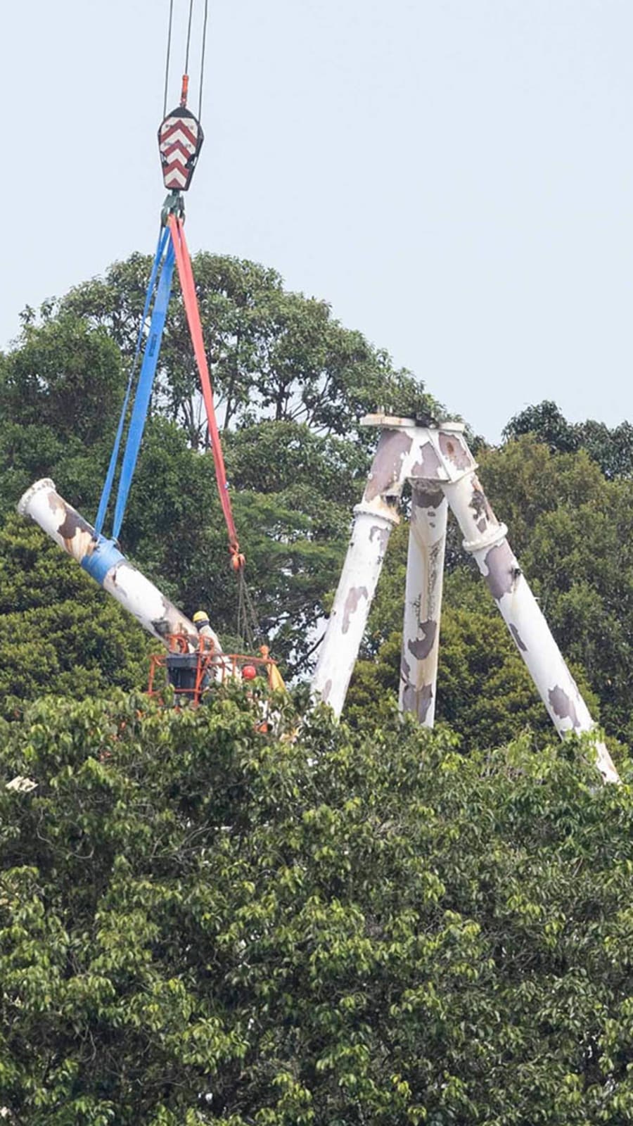  Two landmark satellite antennas removed from Bukit Timah Satellite Earth Station