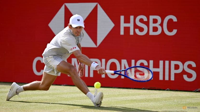 De Minaur up and running at Queen's, Mensik suffers early defeat