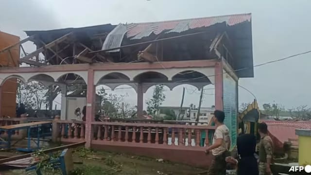 台风博罗依横扫菲律宾中部和吕宋南部 已造成十人死亡