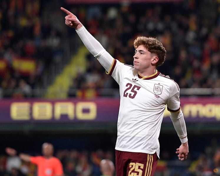Liverpool sign Spain's World Cup forward Munoz from Osasuna