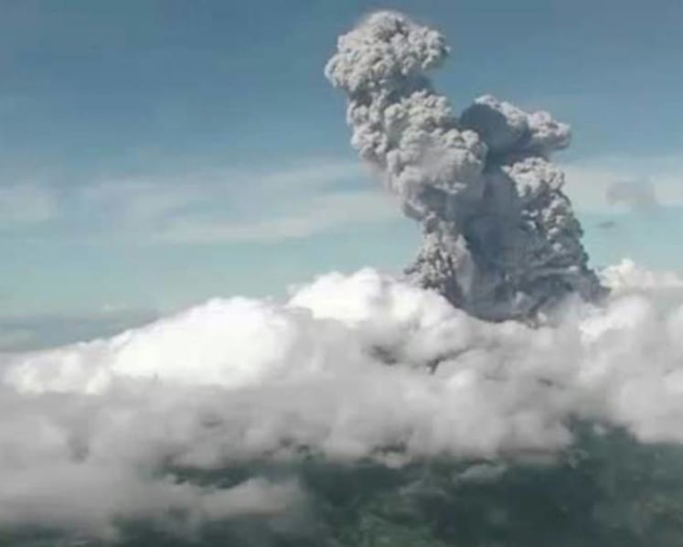Indonesia raises Mount Merapi threat level, sets no-go-zone