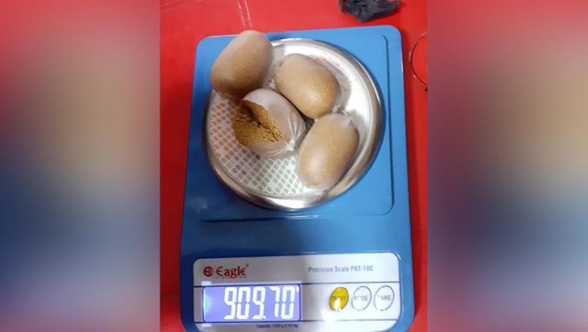 Lelaki di India ditangkap seludup hampir 1kg pes emas dalam dubur Lelaki di India ditangkap seludup hampir 1kg pes emas dalam dubur