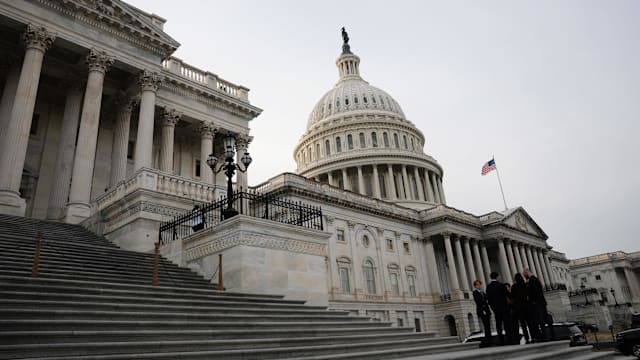 美众议院否决限制特朗普对伊朗动武决议