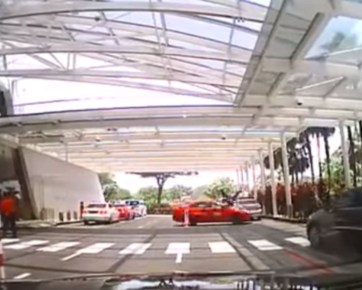 Taxi driver who drove into Marina Bay Sands valet gets jail, driving ban