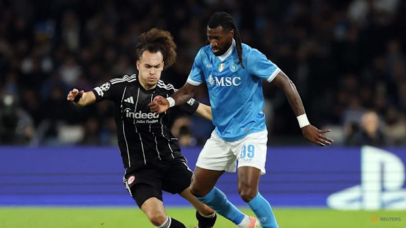 Napoli and Frankfurt play out dull scoreless draw in Naples