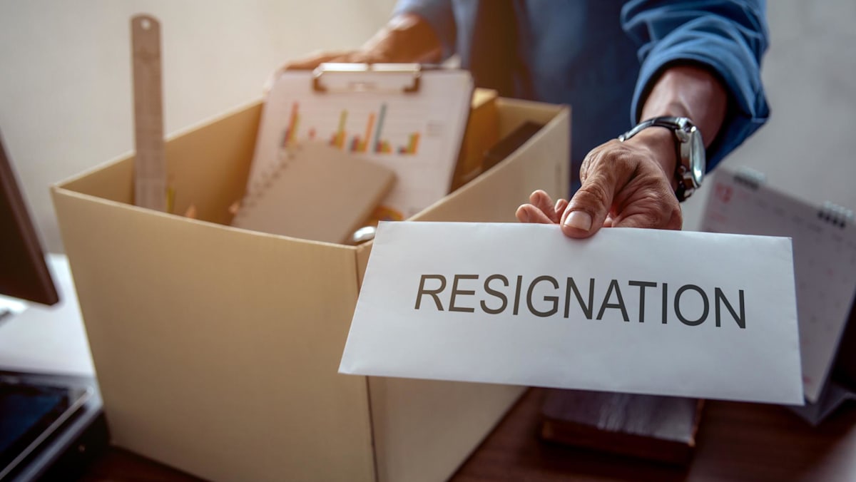 Company sues manager for leaving without serving full 6-month notice, wins S,000