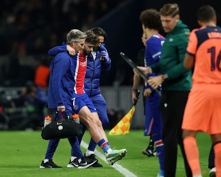 PSG's Kvaratskhelia to undergo surgery on torn ACL, Dembele out for few weeks