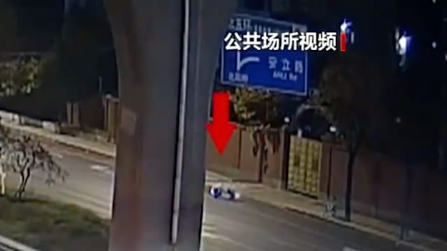 中国醉汉执意自行骑车回家 连摔六次头部重创亡